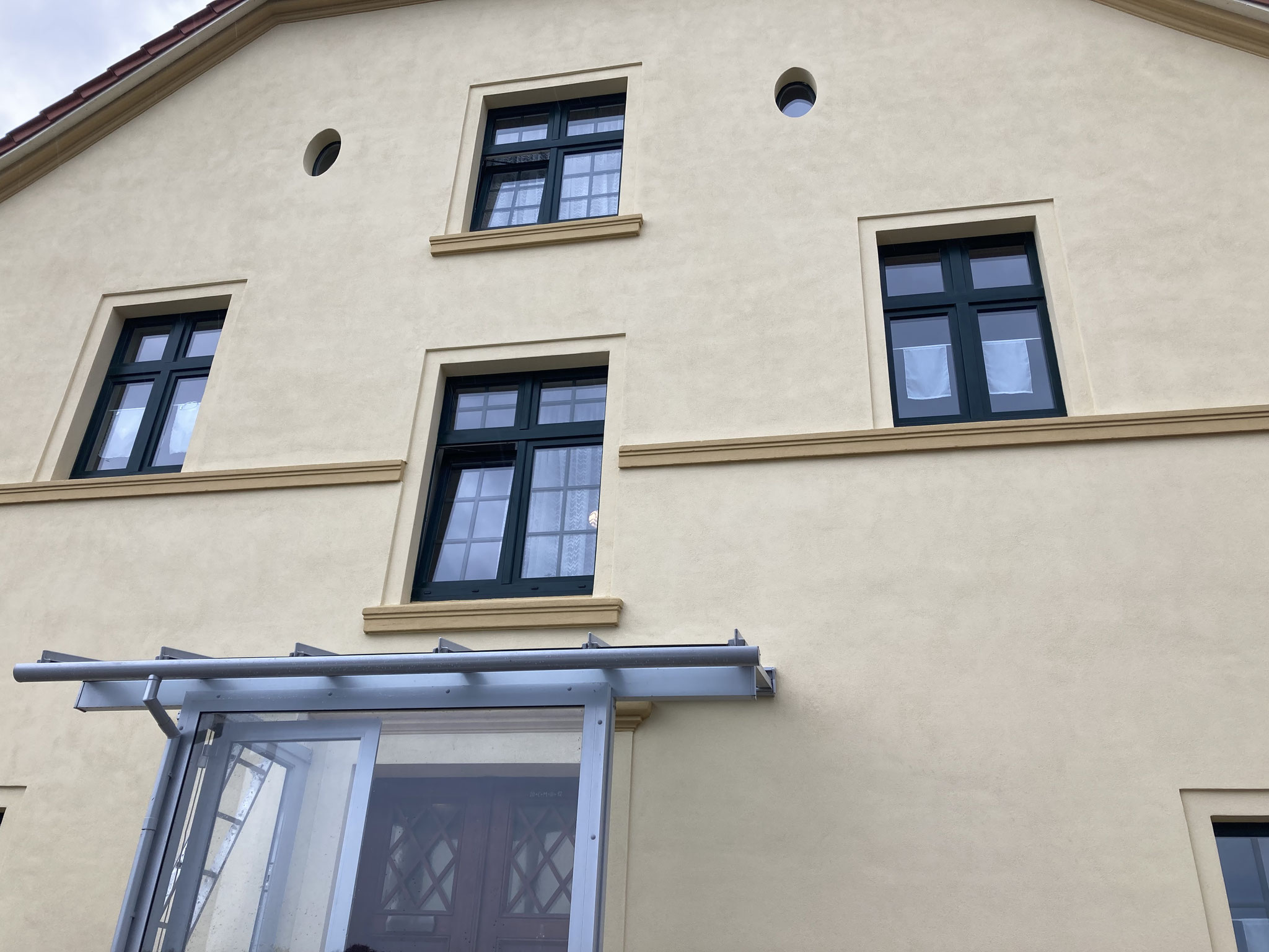 Aussenputz-Lehm-Fassade-Stadthaus